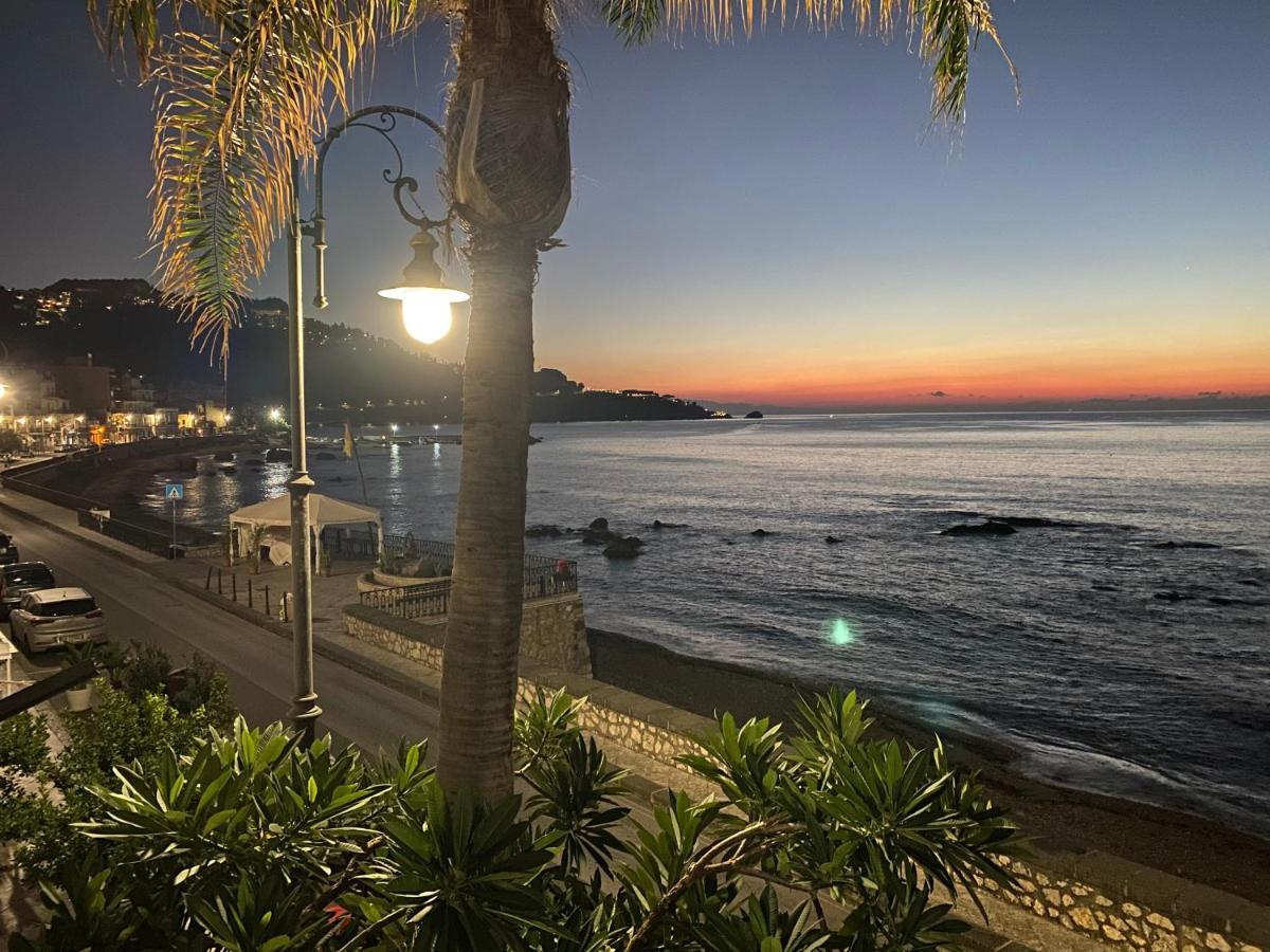 Casa Nicole Fronte Mare Villa Джардини Наксос Екстериор снимка